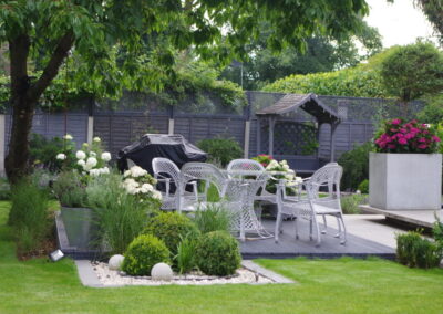 Large Family Garden High Wych Large Family Garden High Wiotch 6 1030x682 1